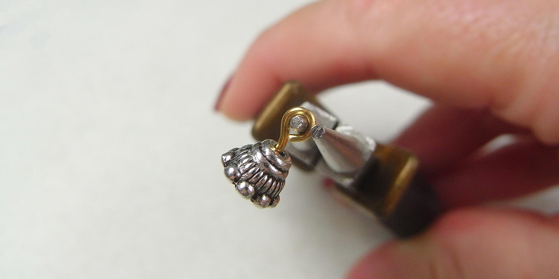 turn loop above bead cap turn loop above bead cap